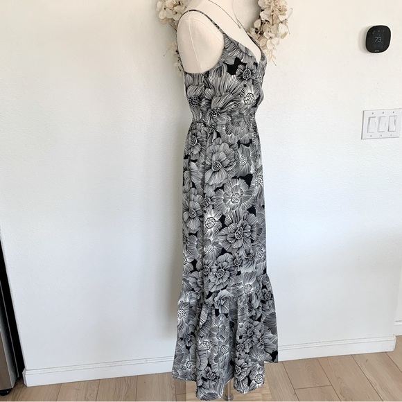 EXPRESS Black White Monochrome Floral Print Wrap Front Maxi Dress - Picture 7 of 14